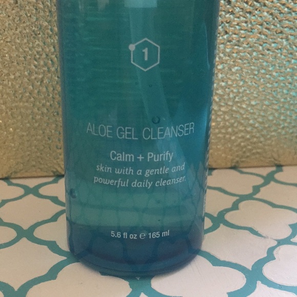 Aloe Gel Cleanser calm+purify - Picture 2 of 3